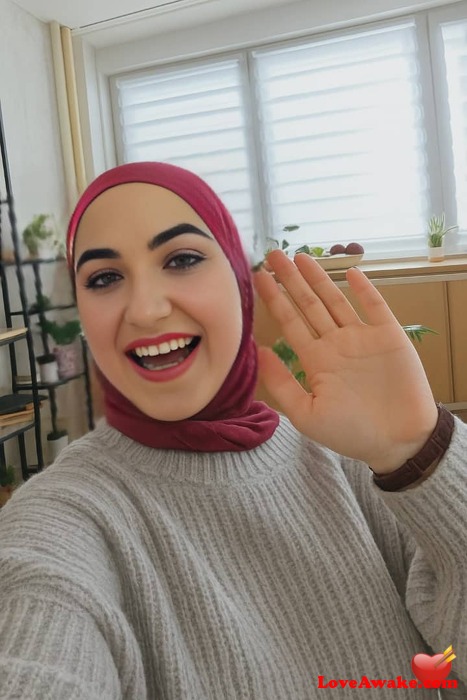 Amira551 UAE Woman from Abu Dhabi