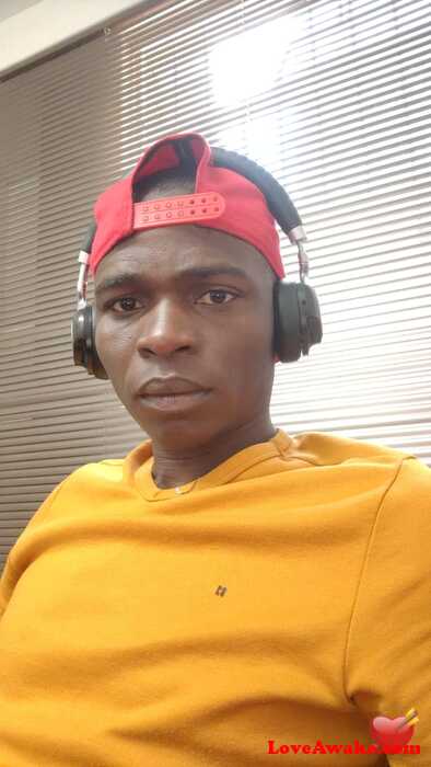 mengisi African Man from Mamelodi