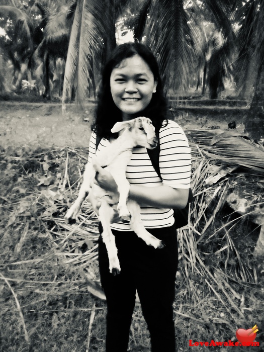 Pippye Filipina Woman from Cavite, Luzon