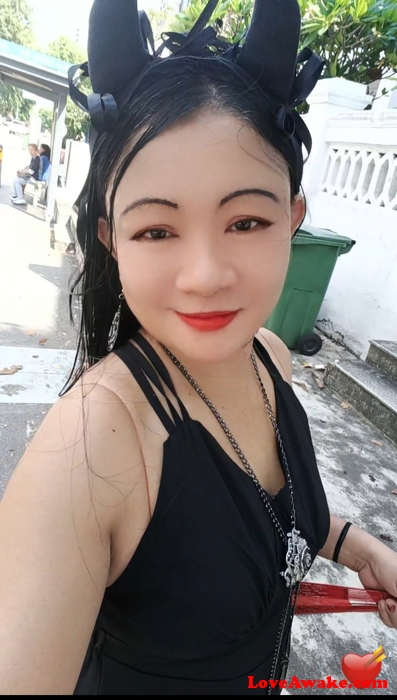 Aedna Singapore Woman from Chinatown