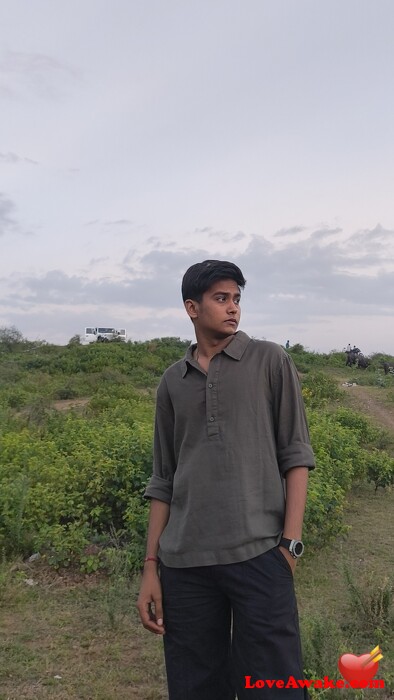 kixtxn Indian Man from Mumbai (ex Bombay)