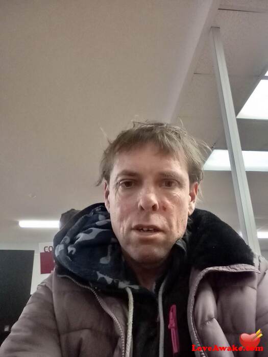 overit32 Canadian Man from Sarnia