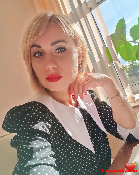 Kathy8888 French Woman from Paris