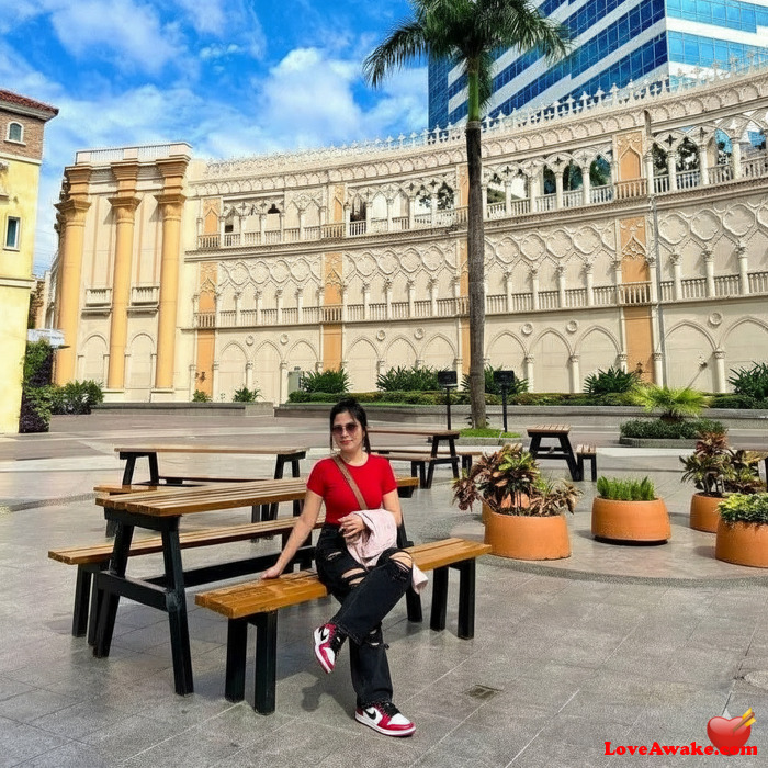 Wenay Filipina Woman from Manila