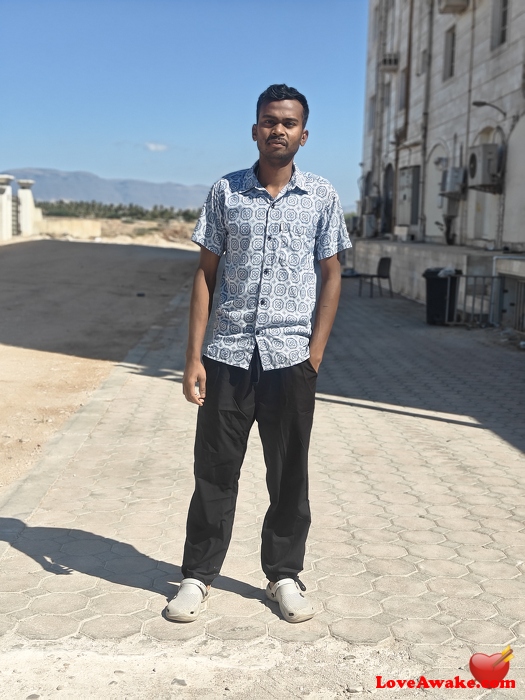 Sanjiwan Omani Man from Salalah