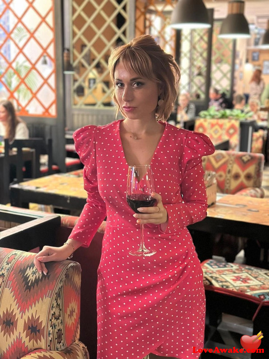 Kathy8888 French Woman from Paris
