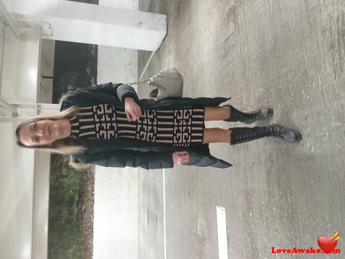 Chipper25 UK Woman from Camberley