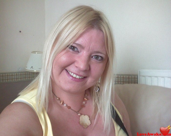 nikkiwill UK Woman from Ryde