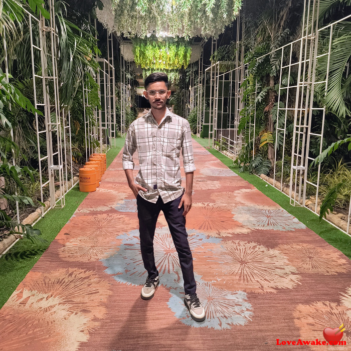 Soyab3 Indian Man from Vadodara