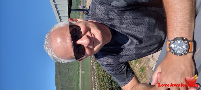 Alwayssmiling5 UK Man from Reigate