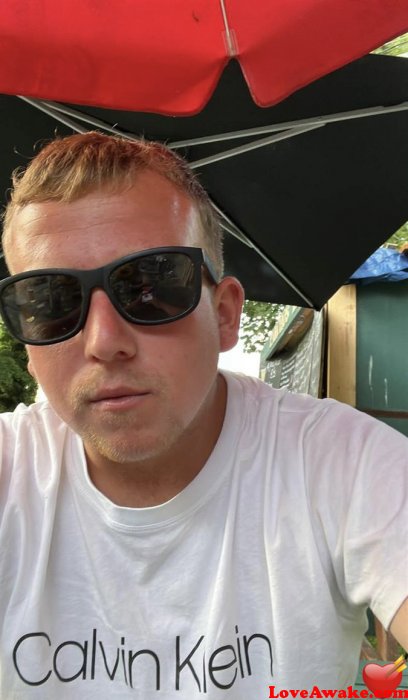 Oneandonlyme UK Man from Peterborough