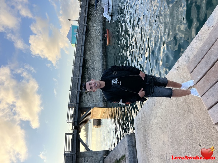 Fayssal91 Bermuda Man from Hamilton