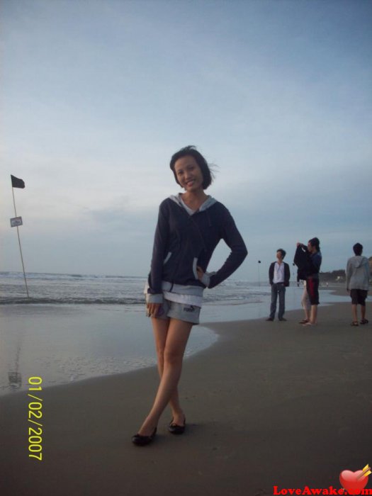 nuvole Vietnamese Woman from Ho Chi Minh City