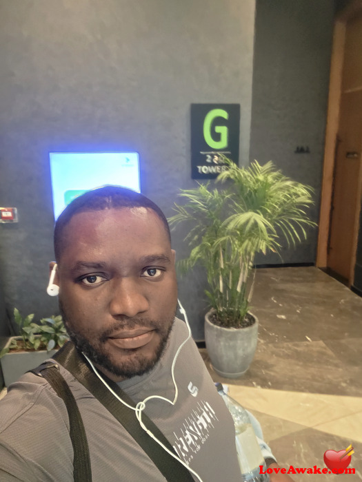 Ryanairre UAE Man from Dubai