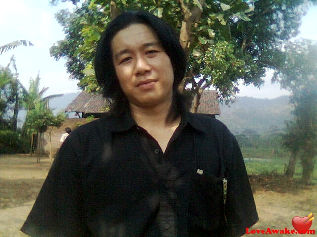 F313RYO Indonesian Man from Surabaya