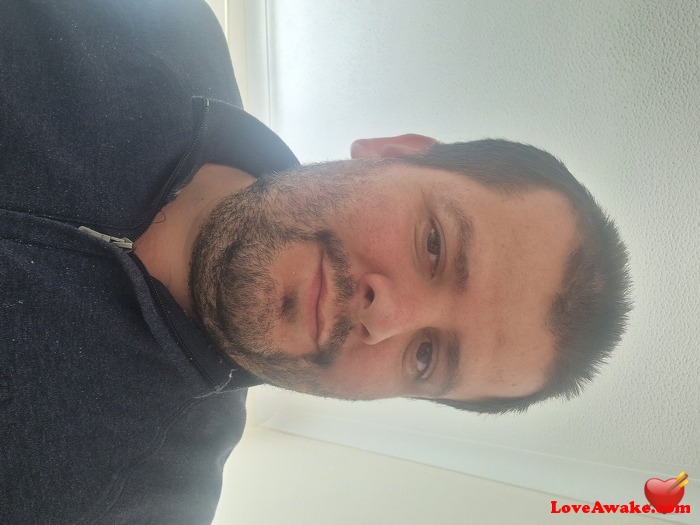 Benskinner255 UK Man from Brighton Marina