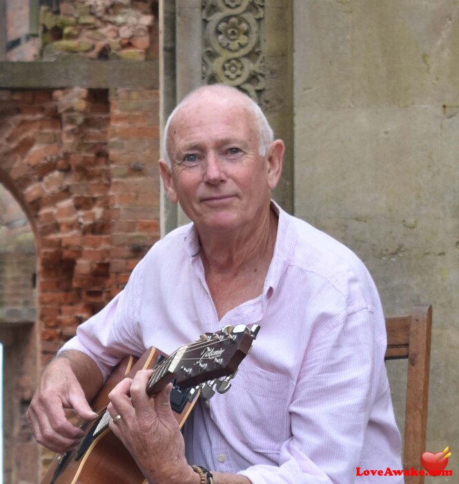 LoveKissing UK Man from Stourbridge