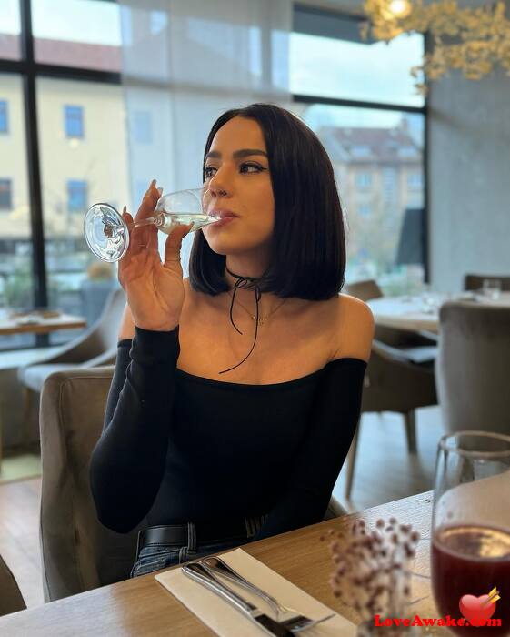 Caroline5112 French Woman from Paris