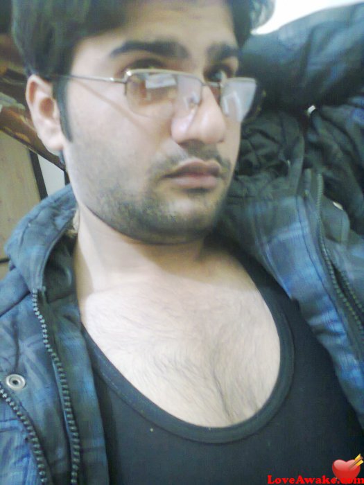 S001 Pakistani Man from Sialkot