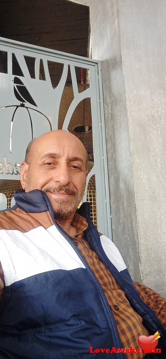 Descentdoctor Egyptian Man from Cairo = El Qahira (= Cairo)