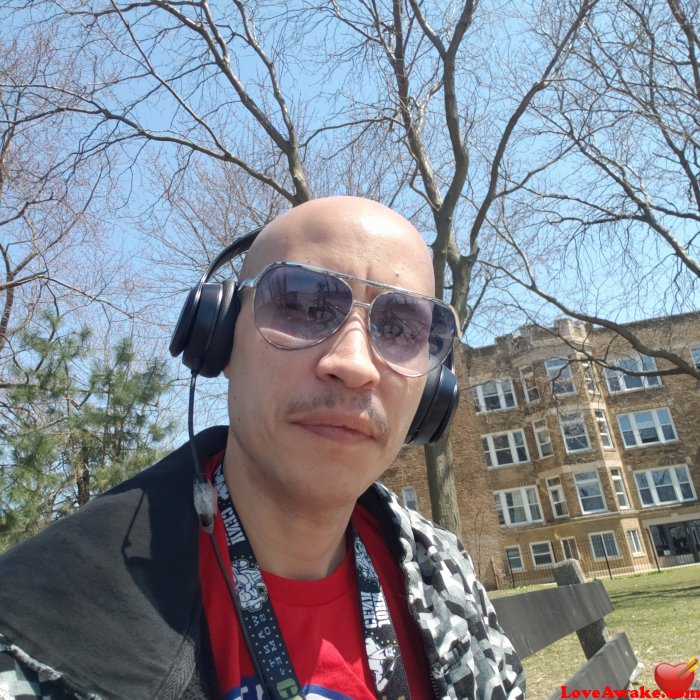 Ely33 American Man from Chicago