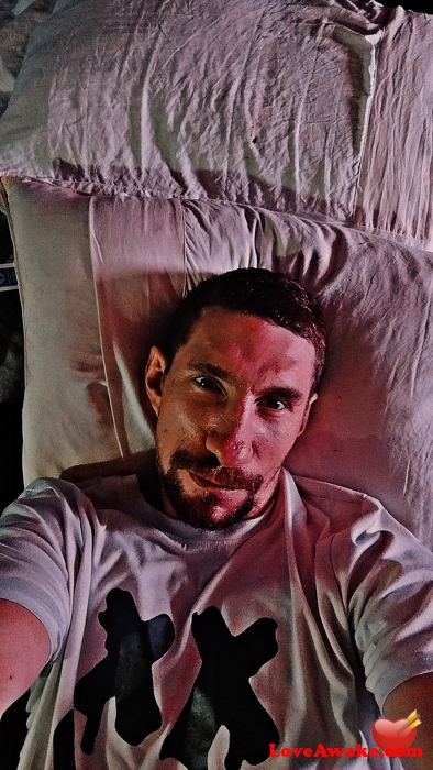 Theone4u33 Canadian Man from London