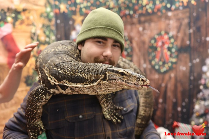Aar0nS33kinS3x Canadian Man from Sudbury