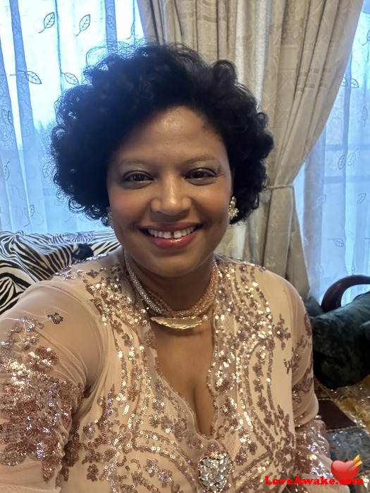 meli-caramel French Woman from Paris