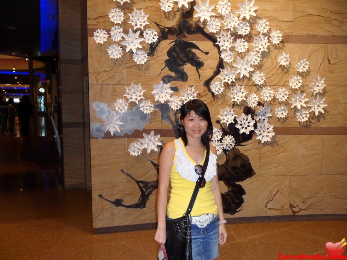 tuliplim Singapore Woman from Singapore