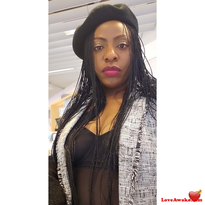 123MainStreet UK Woman from Crowthorne