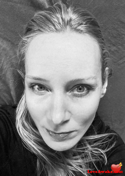 Johe Canadian Woman from Calgary