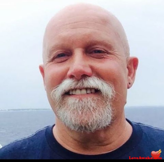 Friedpie69 American Man from Portsmouth