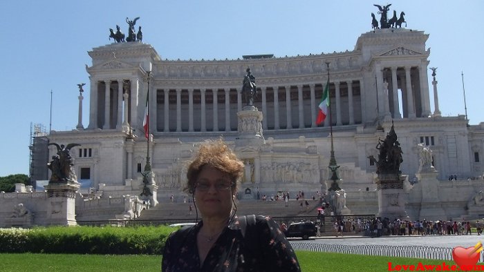 yona Italian Woman from Rome = Roma