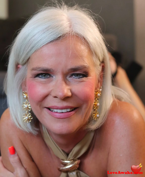 fungirlstacy American Woman from Los Angeles