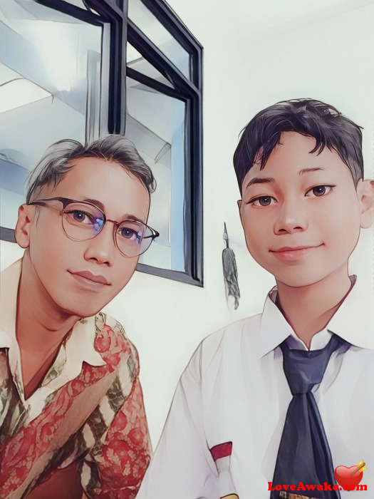o8s83ooggo36 Indonesian Man from Jakarta, Java