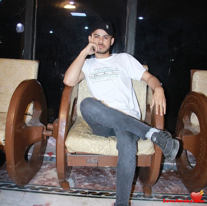 khoof Pakistani Man from Larkana