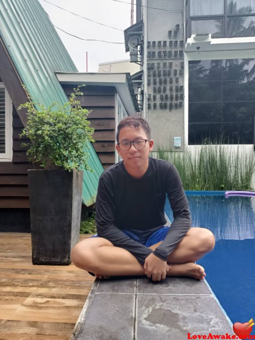 vevhavwhg Filipina Man from Calamba