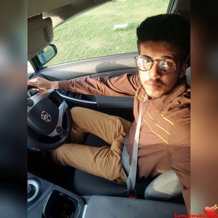 Muzammil42 Pakistani Man from Lahore