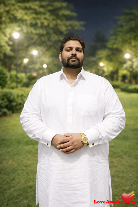 Jhoonsalen Pakistani Man from Sialkot