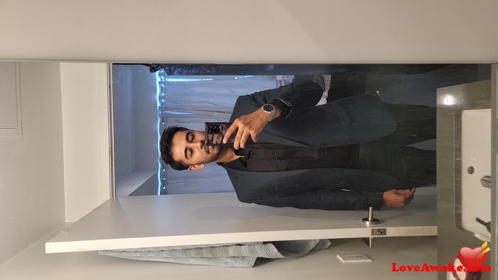 Meeeettt Canadian Man from Toronto
