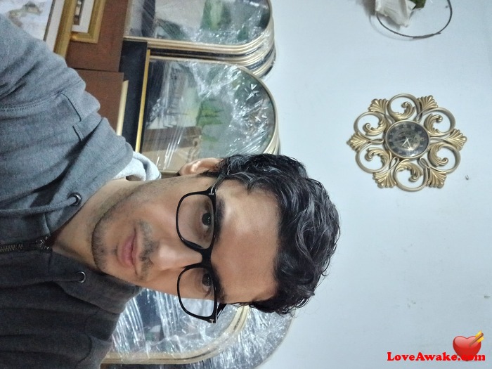 Kindlyy Tunisian Man from Tunis