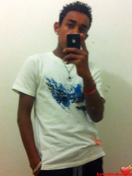 Avee27 Australian Man from Perth