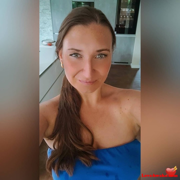 normatolomeni American Woman from New York