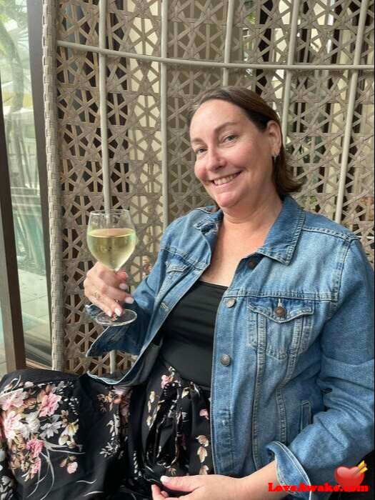 CAR246 Australian Woman from Burleigh Heads