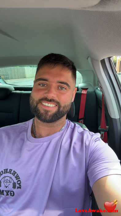 bigitalian1689 UK Man from Law