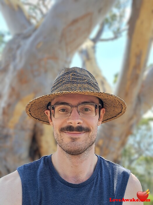 LeonThePro Australian Man from Canberra
