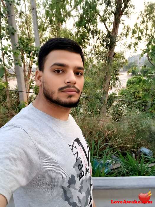 231hjhfh Indian Man from New Delhi