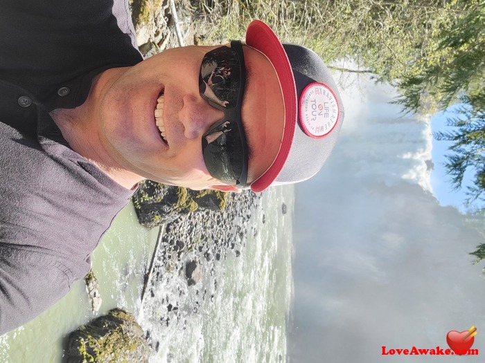 Adaven25 American Man from Reno