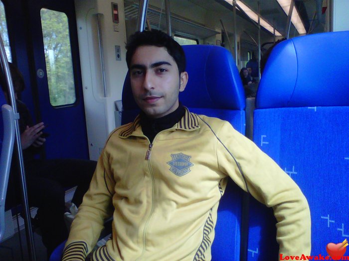 Qais8 Omani Man from Muscat