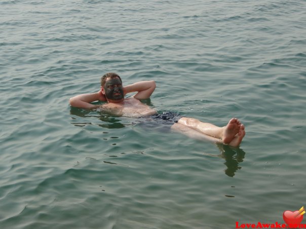 Life2point0 UAE Man from Dubai